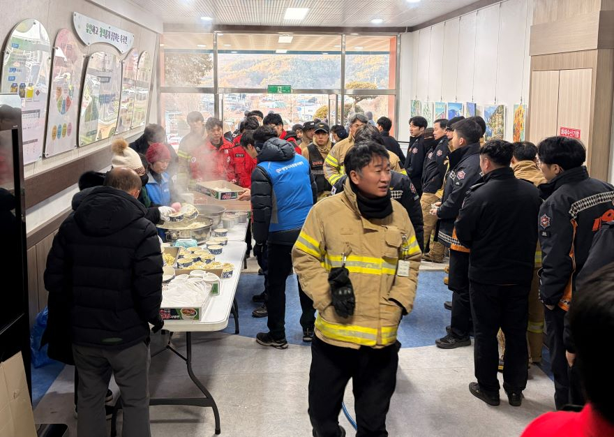 (1. 23.) 광양시, 옥곡면 산불 진화 지원 위해 ‘모두애(愛) 밥차’ 출동 - 주민복지과(현장사진2).jpg