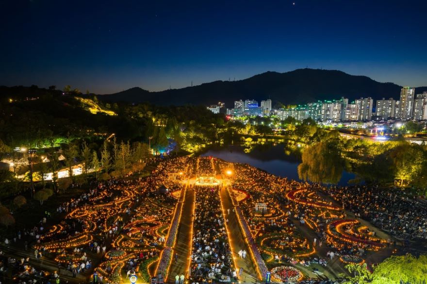 1 1만5천 개 캔들 밝힌 순천만국가정원 ‘캔들라이트 콘서트’ 개최 (2).jpg