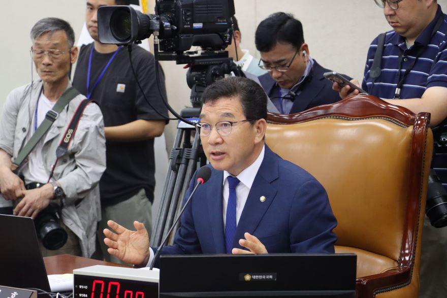 신정훈 행안위원장, 지역사랑상품권법 개정안 지킨 여수시의회에 “정치가 아니라 사람을 선택한 결단”